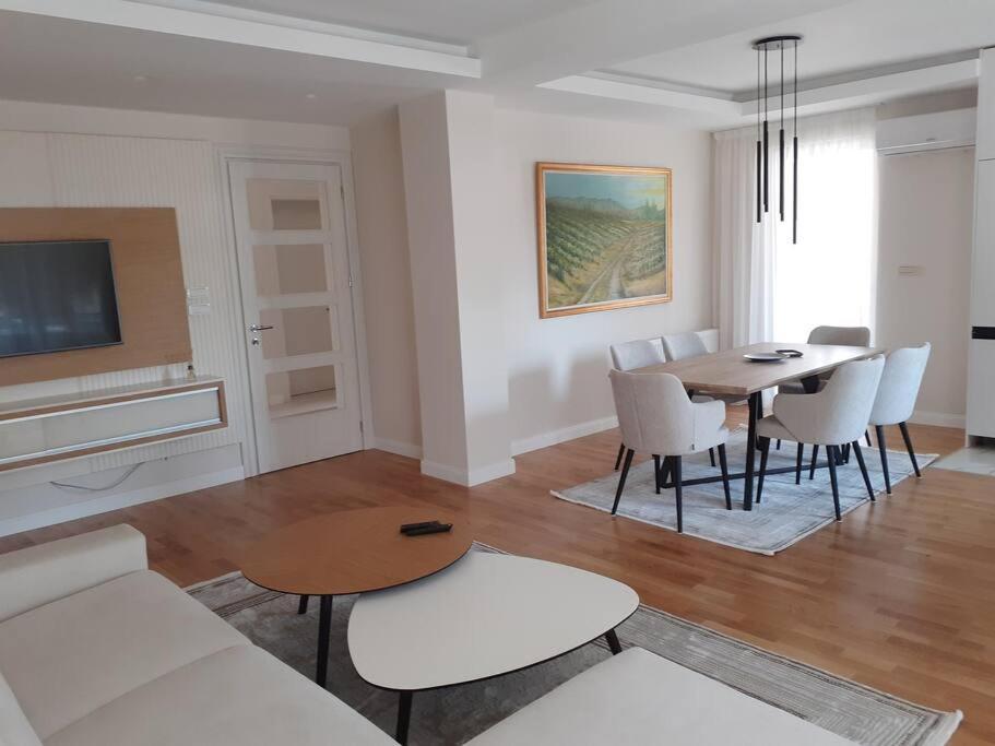 Brand New Lux Apartment 斯科普里 外观 照片